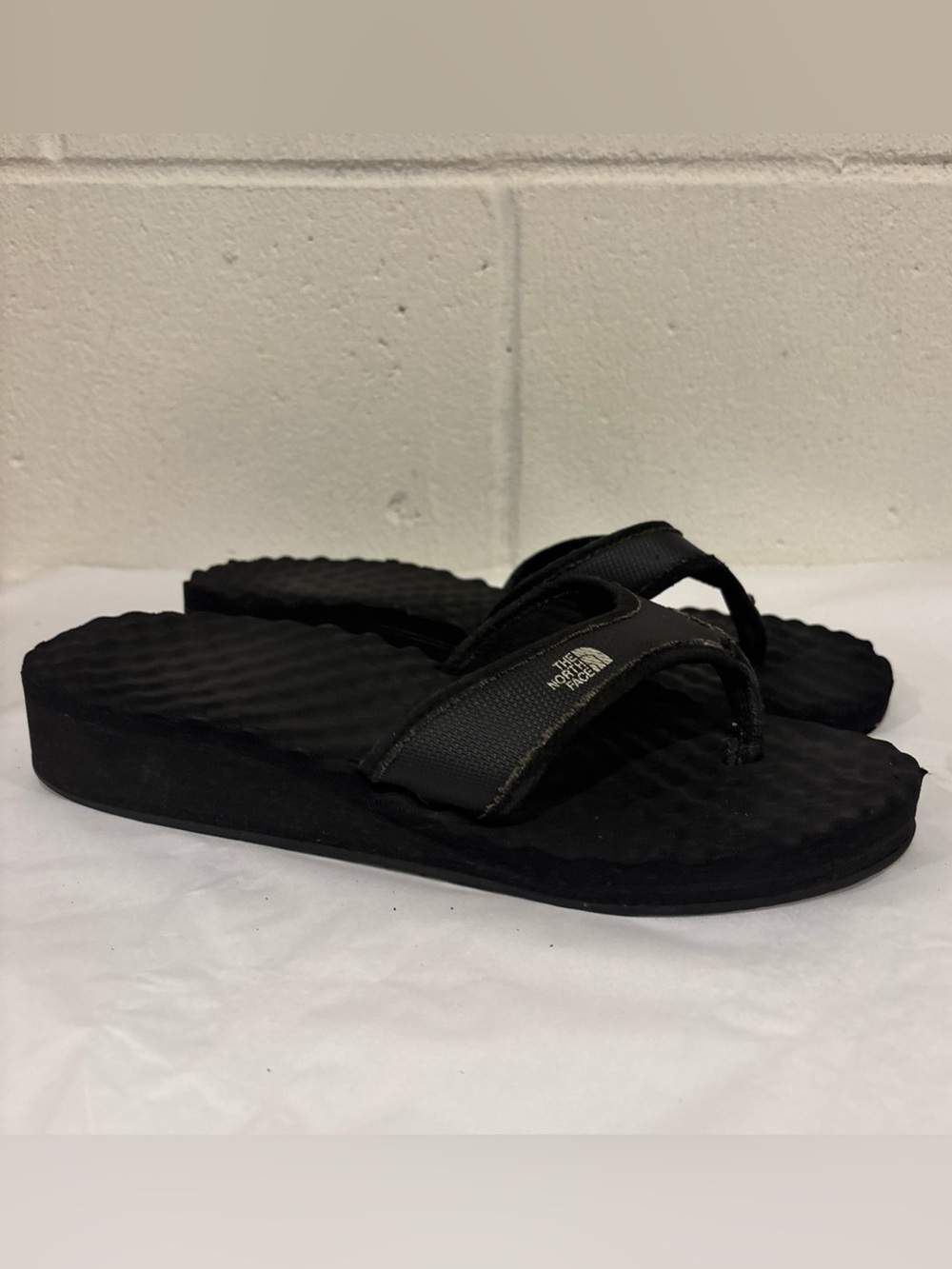 The North Face women’s Base Camp black Wedge flip flops size 9-9.5